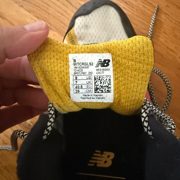 New Balance retro women’s Multicolor Sneakers - Picture 4 of 4